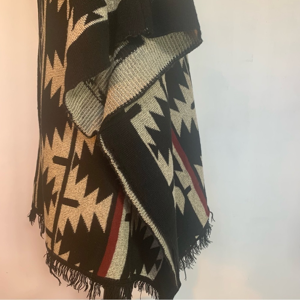 Harlow Poncho Boho Wrap Long Shrug Fringe Armhole Aztec Print Brick Taupe BLK OS - Picture 7 of 15